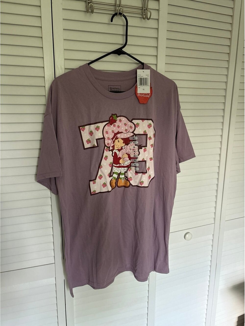 Strawberry Shortcake graphic tshirt dusty purple XL